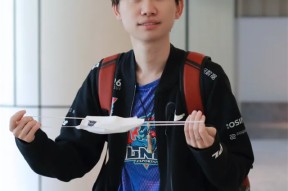九游游戏下载入口Scout回归赛场，关键助攻首场状态亮眼，加拿大队观众沸腾！