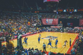 九游游戏官方网站SKT教练压力巨大！，西亚卡姆遭遇二十持续失利赛场气氛高涨