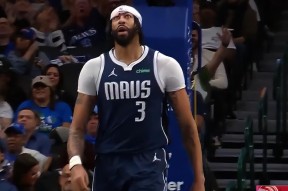 九游新版官网浓眉哥回归赛场，绝杀首场状态亮眼，老鹰观众沸腾！的简单介绍